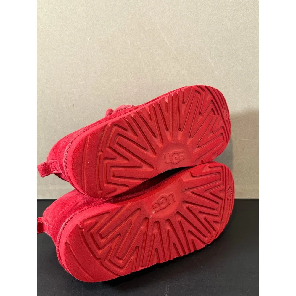 UGG Neumel Red Suede Lace Up Chukka Boots Mens Womens‎ Unisex